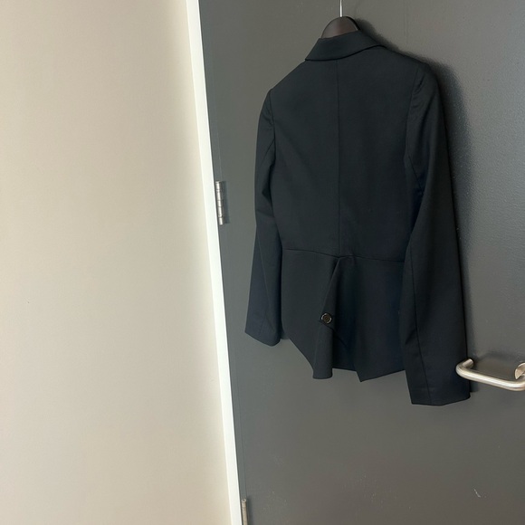 Alice + Olivia M EUC black blazer with tuxedo effect- back is longer & buttoned - Picture 5 of 16